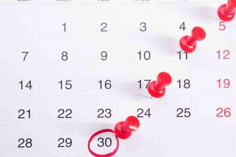 ¿Quién inventó el calendario? El arte de medir el tiempo Descubre cómo surgió el calendario, quiénes lo desarrollaron y cómo evolucionó hasta el sistema que usamos hoy en día.